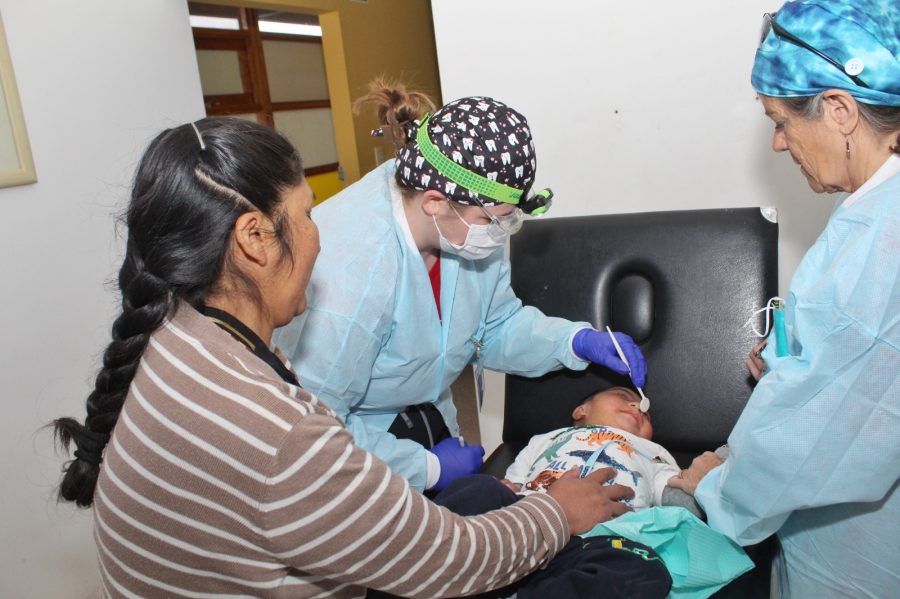 Más de 230 niños reciben atención dental gratuita en Arequipa gracias a alianza internacional